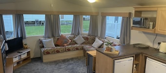Charming 3-bed Static Caravan in Porthcawl