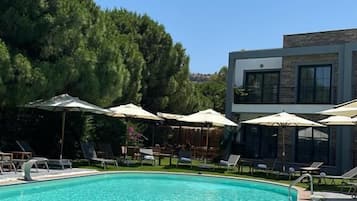 Außenpool (je nach Saison geöffnet)