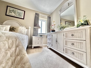 4 bedrooms, iron/ironing board, free WiFi