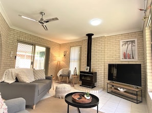Smart TV, chimenea
