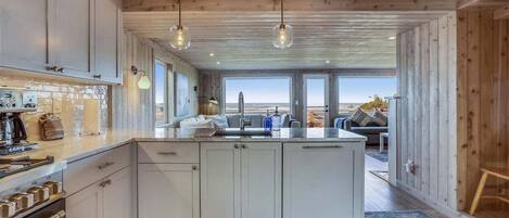 Refrigerador, microondas, horno y lavavajillas