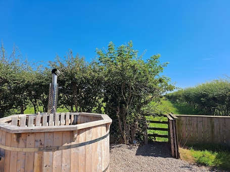 Bañera de hidromasaje exterior. Bogrie Cottage
