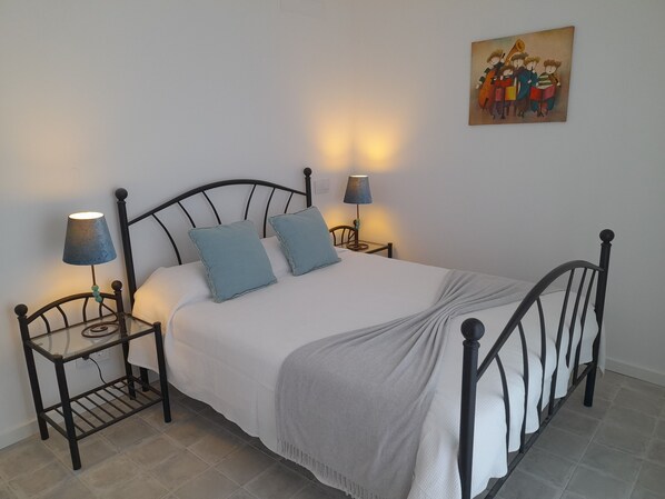 2 bedrooms, in-room safe, iron/ironing board, free WiFi
