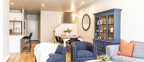 Maison mitoyenne, 3 chambres | Coin séjour