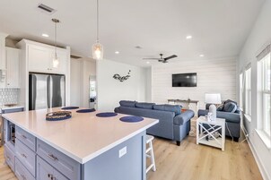 House, 3 Bedrooms | Private kitchen | Fridge, oven, coffee/tea maker, toaster