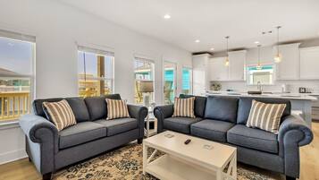 Nhà, 3 phòng ngủ | Khu phòng khách | Smart TV, dịch vụ stream