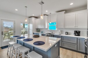 House, 3 Bedrooms | Private kitchen | Fridge, oven, coffee/tea maker, toaster