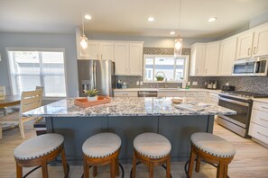 Refrigerador, microondas, parrilla de estufa y lavavajillas 