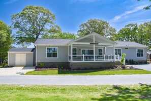 Exterior - Family fun-large home, beach, marina, pools (Long Neck)