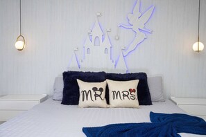 5 bedrooms, iron/ironing board, WiFi, bed sheets