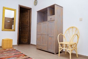 Comfort Triple Room | Blackout curtains, soundproofing, free WiFi, bed sheets