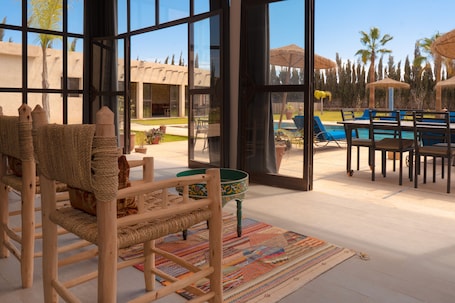 Laptop workspace, blackout curtains, soundproofing, free WiFi. Dar Ayman Essaouira