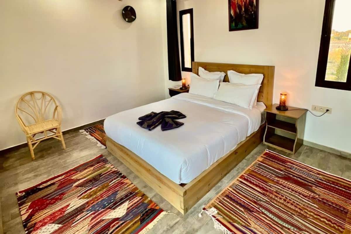 Kamar Triple Keluarga | Tirai kedap cahaya, kedap suara, Wi-Fi gratis, dan seprai linen