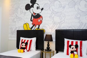 6 bedrooms, iron/ironing board, WiFi, bed sheets - Last Minute Disney! Private Pool, Hot Tub, Game Room & Themed Bedrooms. Book Now! #66515 (Orlando)
