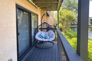 Terrace/patio - Sunset Rentals | Island Club 126 (Hilton Head Island)