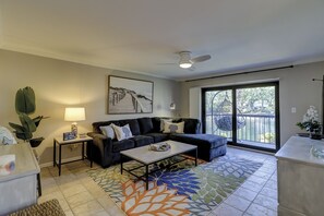 Smart TV - Sunset Rentals | Island Club 126 (Hilton Head Island)