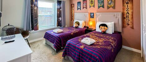 4 quartos, ferros/tábuas de passar roupa, Wi-Fi, roupa de cama