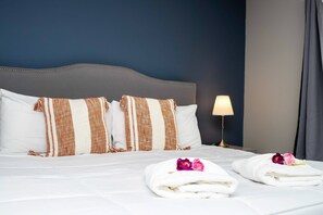 4 bedrooms, iron/ironing board, WiFi, bed sheets