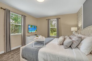 5 bedrooms, iron/ironing board, WiFi, bed sheets