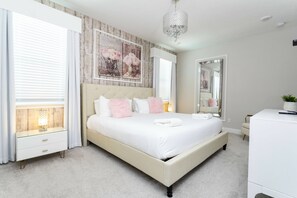 6 bedrooms, iron/ironing board, WiFi, bed sheets