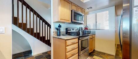 Condo, 3 Bedrooms | Private kitchen | Fridge, oven, coffee/tea maker, toaster