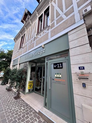 Front of property - Le Coursarlon (Bourges)
