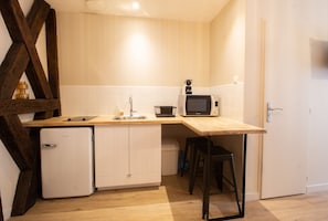 Studio Suite, Non Smoking, Kitchenette | Private kitchen
