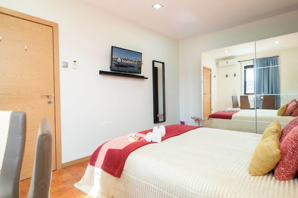 2 chambres, fer et planche à repasser, Wi-Fi, draps fournis