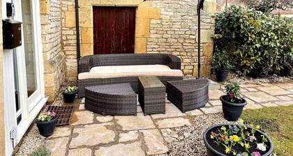 Pass the Keys | Converted 17th century barn with garden parking