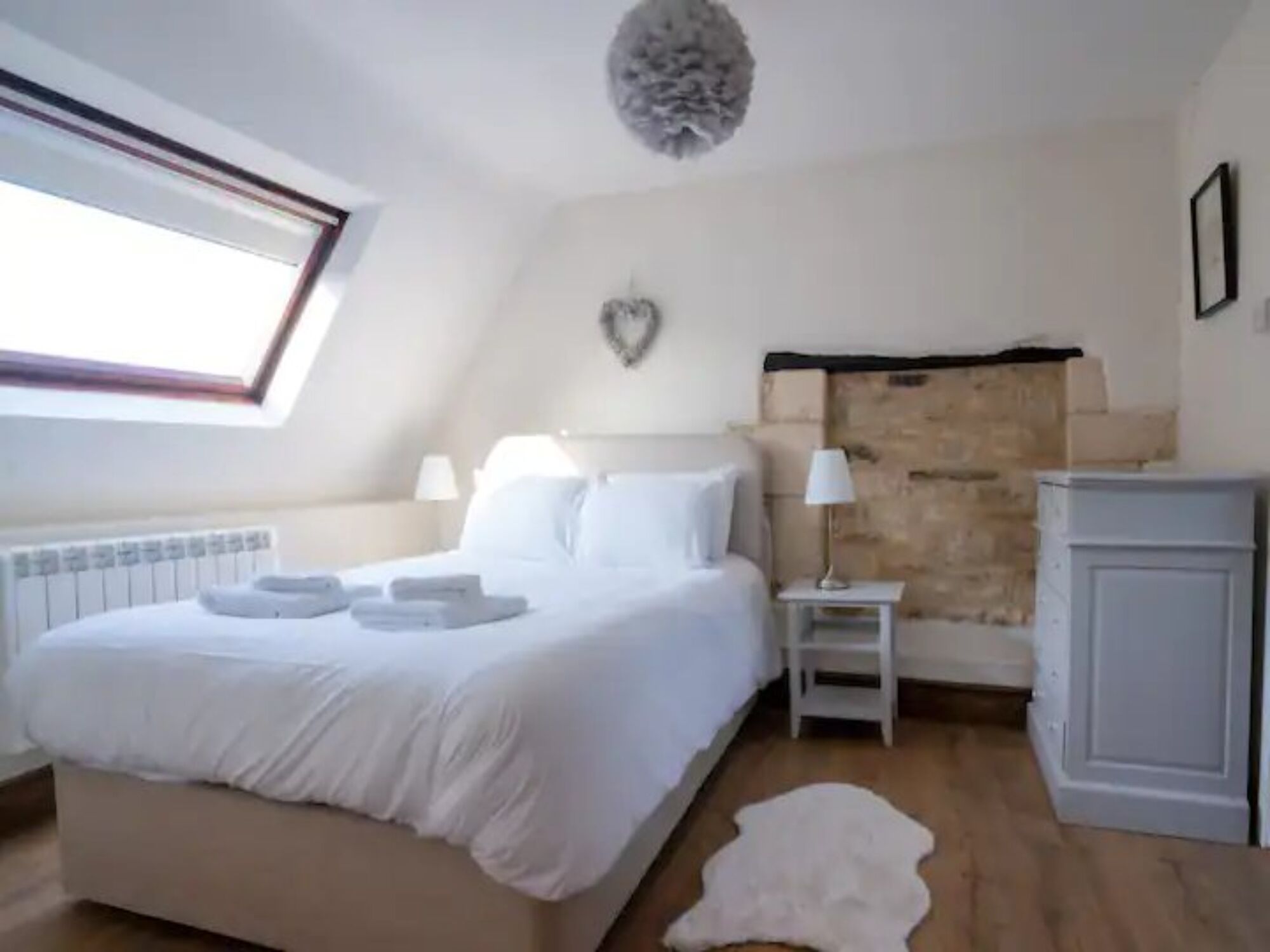 4 bedrooms, iron/ironing board, free WiFi, bed sheets