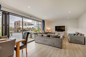 TV - 2 Bed in Woolacombe (oc-b27396) (Woolacombe)