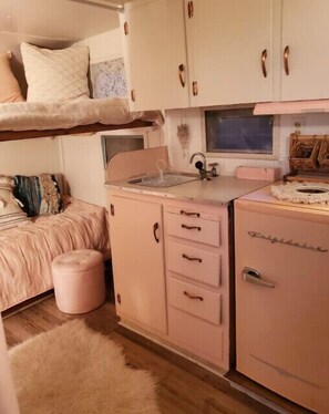 1 bedroom - Tiny Home/ Vintage camper-"flossie" (Gwinn)