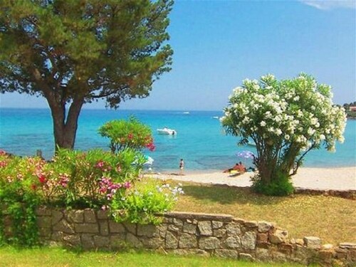 Villa Tarco, sleeping facilities, directly on the beach, 300 m from the beach