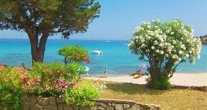 Villa Tarco, sleeping facilities, directly on the beach, 300 m from the beach