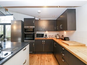 Dishwasher, cookware/dishes/utensils