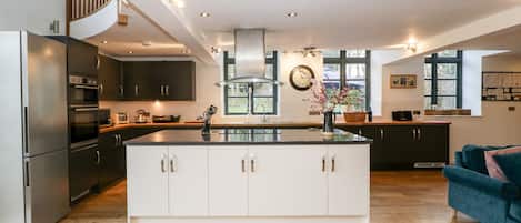 Dishwasher, cookware/dishes/utensils