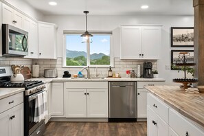 Microwave, stovetop, dishwasher, coffee/tea maker
