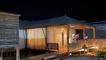 Wooden suite with mountain view | 1 camera, minibar, una scrivania, letti aggiuntivi (a pagamento)