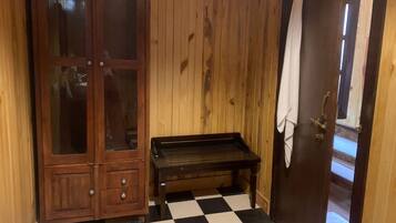 1 bedroom, minibar, desk, rollaway beds