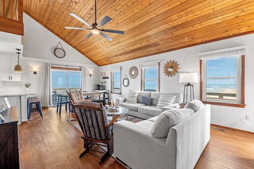 Torchsong: Oceanfront, Direct Beach Access, Dogs OK