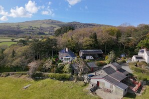 Exterior - Eryl - Three Bedroom Cottage, Sleeps 5 (Rowen)