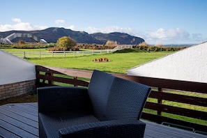 Terrace/patio - Glan Afon - Two Bedroom Cottage, Sleeps 4 (Deganwy)