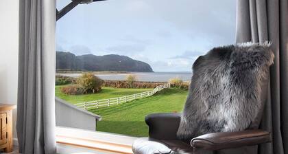 Glan Afon - Two Bedroom Cottage, Sleeps 4
