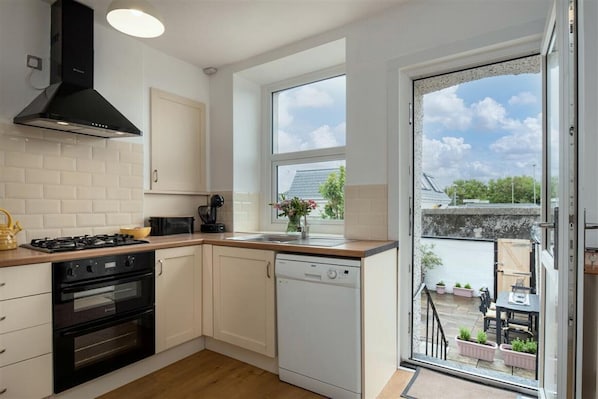 Fridge, microwave, oven, dishwasher