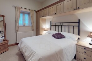 2 bedrooms, iron/ironing board, bed sheets