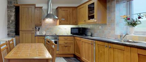 ثلاجة، فرن، غسالة أطباق، محمصة خبز