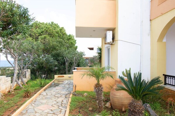 Property grounds - Sunrise Sissi Apartments  (Agios Nikolaos)