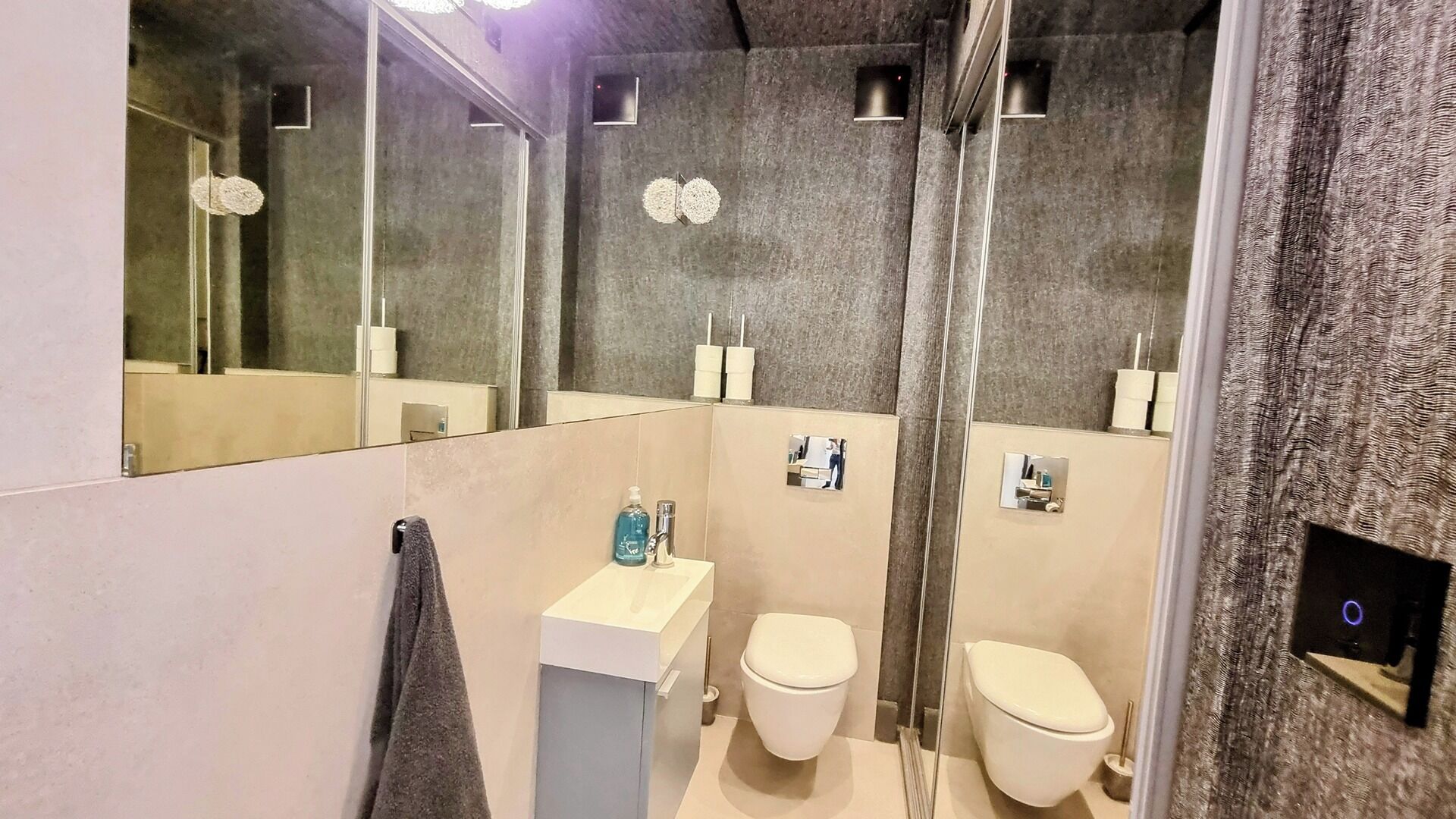Shower, towels