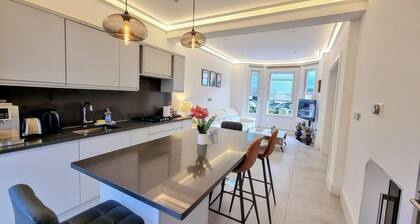 Surbiton Luxury Garden House 19
