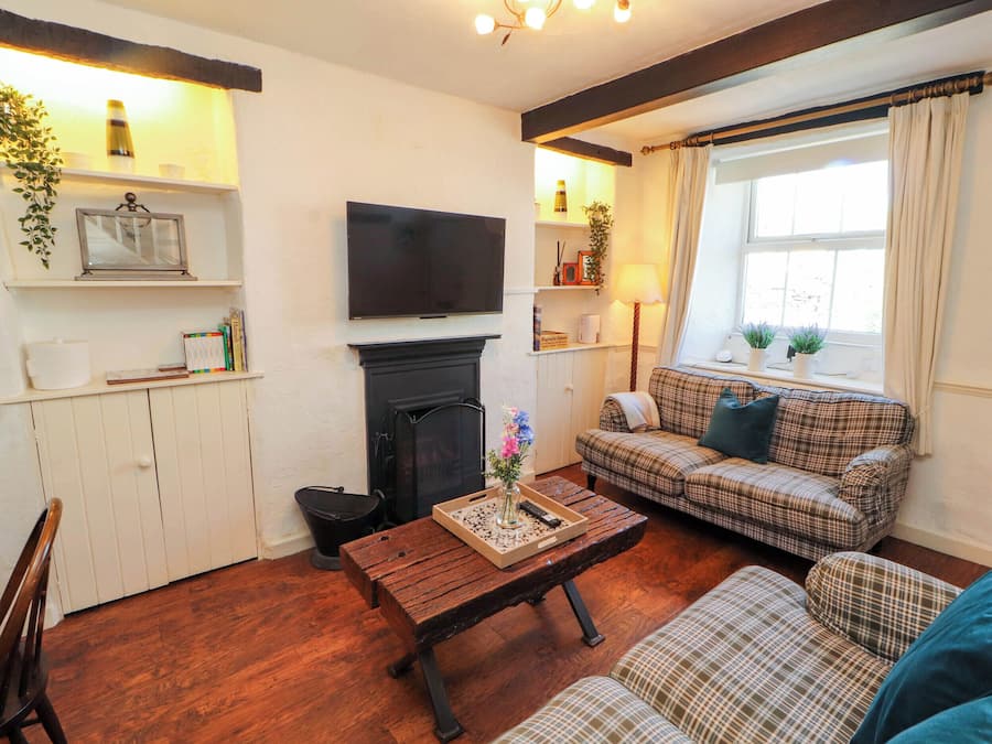 Cottage | Living area | Fireplace